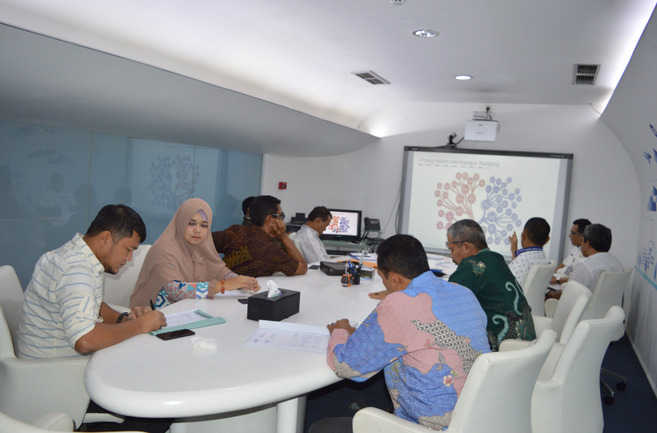 Komisi B DPRD Kota Payakumbuh Diskusi Smart City Dengan Diskominfo Kota Bandung