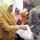 Di penghujung Ramadhan LKKS serahkan sembako di Kota Pariaman