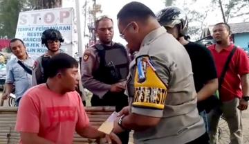 Polisi Ciduk Dua Orang yang Diduga Menjual Karcis Palsu di Objek Wisata Batu Malin Kundang