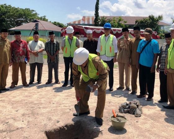 Alex Indra Lukman Wujudkan Mimpi Pengurus Ponpes Tarbiyah Islamiah Padang