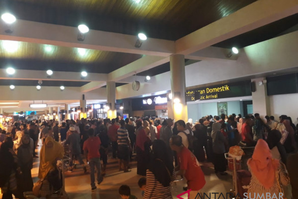 Arus mudik masih terjadi di Bandara Internasional Minangkabau