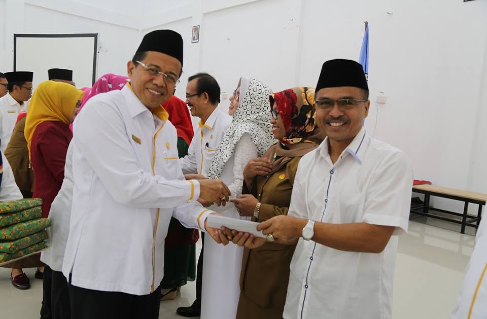 Lepas Jemaah Haji, Rektor UNP Ajak Civitas Akademika Keluarkan Zakat