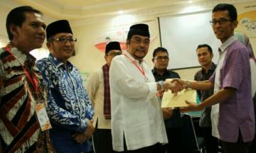 Wakil Walikota Padang Terpilih Hendri Septa Antarkan Leonardy Daftar DPD RI ke KPU Sumbar