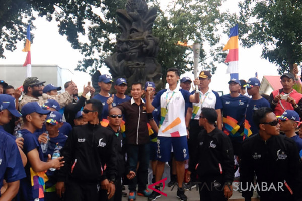 Kirab api obor Asian Games di Bukittinggi berakhir di Istana Bung Hatta