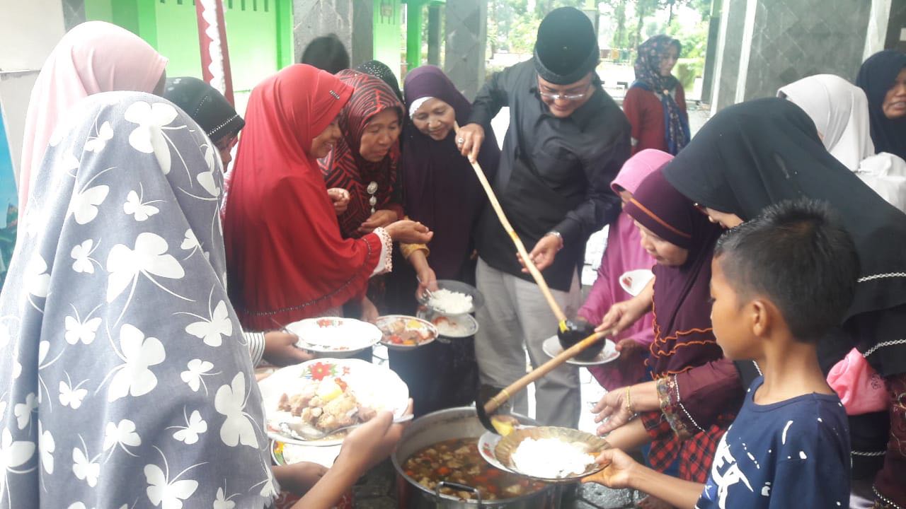 Bupati Dan Wakil Bupati Agam Gelar Makan Siang Bersama Jamaah Masjid Agung Nurul Falah