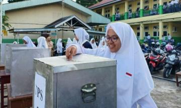Pendidikan Pemilu Sejak Dini, KPU Fasilitasi Pilkatos SMAN 1 Lubuk Sikaping