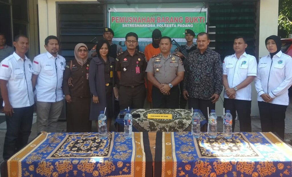 6 ons Sabu sabu dimusnahkan Satres Narkoba Polresta Padang