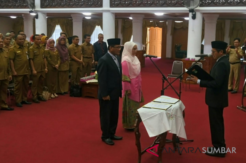 Gubernur Irwan Prayitno lantik Nasir Ahmad jadi Penjabat Sekda Provinsi