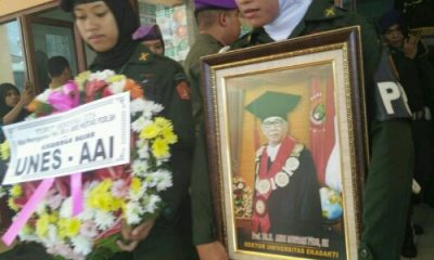 Jenazah Rektor Universitas Ekasakti Andi Mustari Pide Tiba di Makassar Pukul 21.00Wib