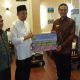 TGB Terima Bantuan dari Pemko dan Warga Pariaman untuk Korban Gempa Lombok