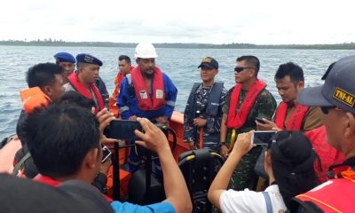 Dan Lanal Mentawai Letkol Laut Anis Munandar pimpin pengecekan Km.Limin Venture