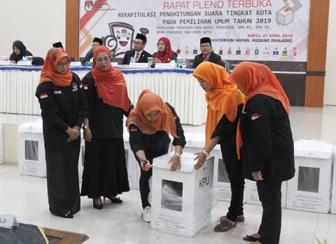 KPU Padang Panjang Gelar Pleno Terbuka Rekap Perhitungan Suara