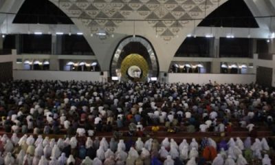Masjid di Padang Dipenuhi Jamaah Shalat Tarawih Pertama