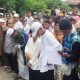 Relawan Prabowo-Sandi Gelar Aksi Damai ke KPU Sumbar
