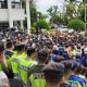 Unjuk rasa mahasiswa di DPRD Sumbar diwarnai aksi dorong mendorong