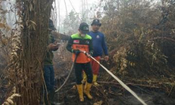 Karhutla di Riau, Relawan ACT dan Damkar Turun Padamkan Api 