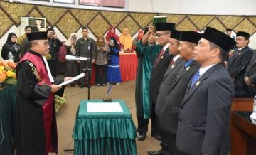 Pimpinan Definitif Dewan Dilantik, Syafrial Kani Pimpin DPRD Padang 5 Tahun ke Depan