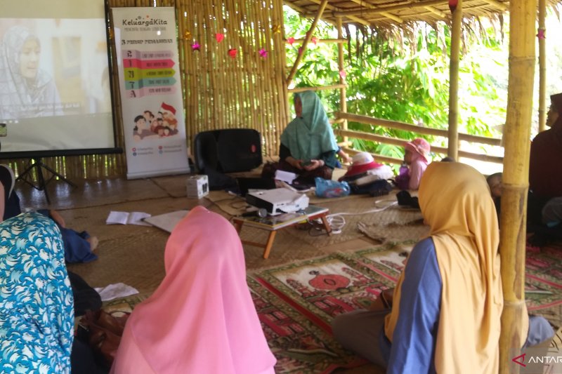 Kolaborasi pendidikan dan pengasuhan keluarga di Kampung Literasi Bukik Ase