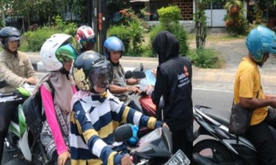 Padang Mulai Dikepung Asap, MDMC dan Lazismu Sumbar Turun Bagikan Masker
