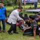 Baksos Mahasiswa Teknik Eletronik UNP Perbaiki Instalasi Listrik Surau dan Rumah Warga