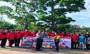 Peduli Dunia Olahraga, Kapolda Sumbar Beri Bantuan Alat Olahraga ke Sekolah di Mentawai