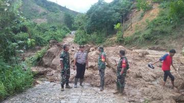 Pada Hari yang Sama, Sembilan Kecamatan Dihantam Longsor dan Banjir di Limapuluh Kota