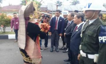 Hakim MK Suhartoyo Beri Orasi Ilmiah di Dies Natalis ke-54 ISI Padang Panjang