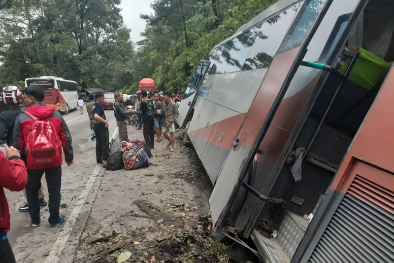 Bus kecelakaan di Sitinjau Lauik angkut puluhan pelajar SMA 6 Padang