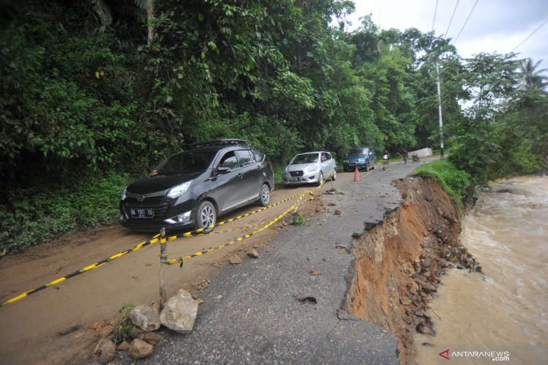 Kemensos salurkan bantuan banjir bandang Solok Selatan
