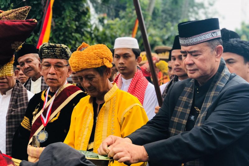 Vice Governor: in Minangkabau ninik mamak is a virtuous person