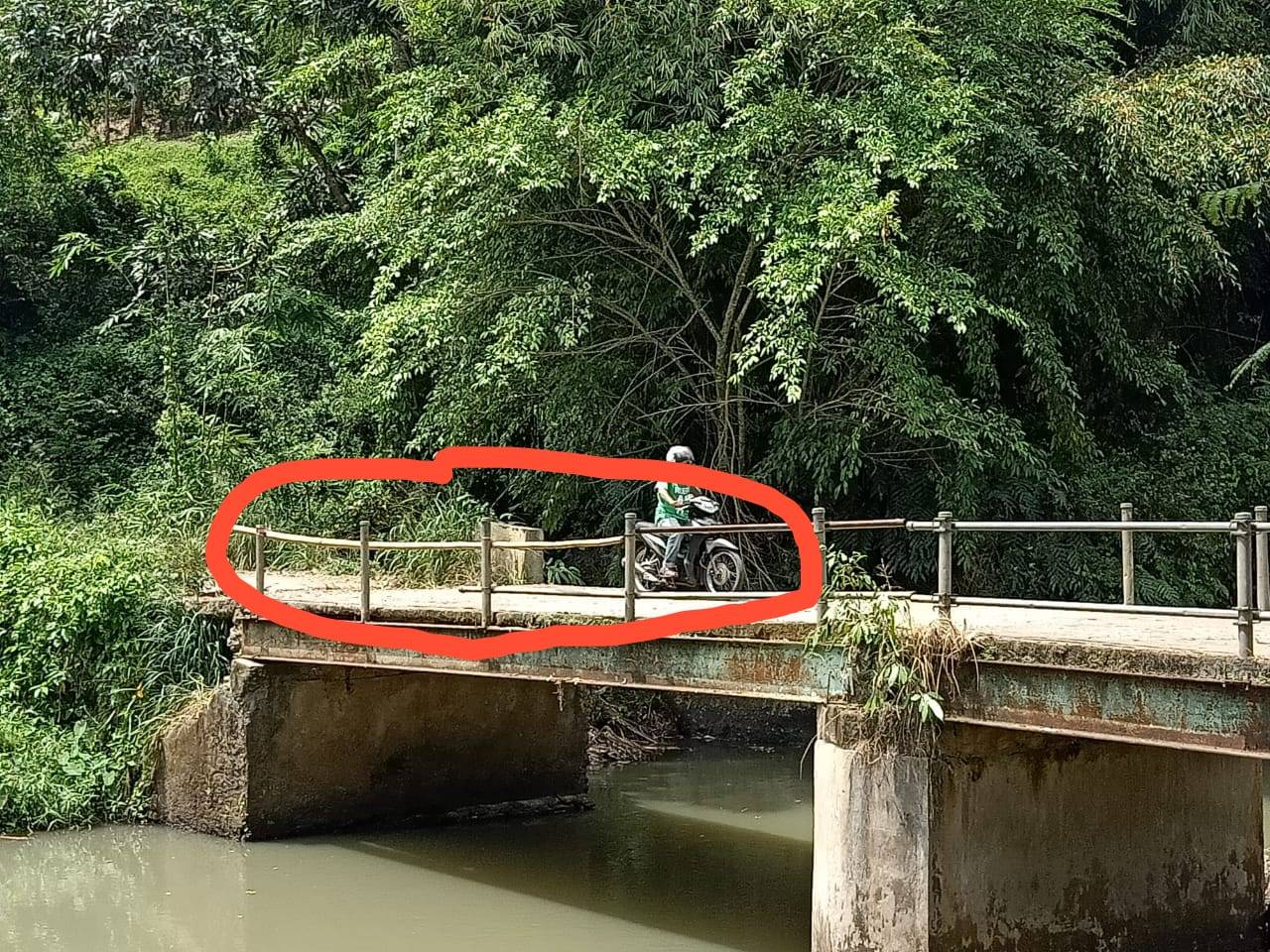 Tanpa Besi Pengaman, Jembatan Penghubung Kampung Tangah