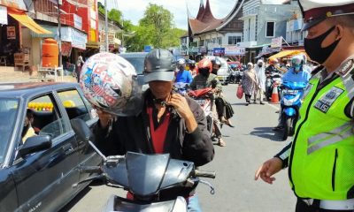 Polres Tanah Datar Selalu Imbau Pengunjung Pasar Batusangkar Gunakan Masker – Beritasumbar.com