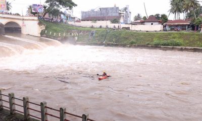 Jaga Sungai Dari Sampah, Dinas Lingkungan Hidup Laksanakan Goro – Beritasumbar.com