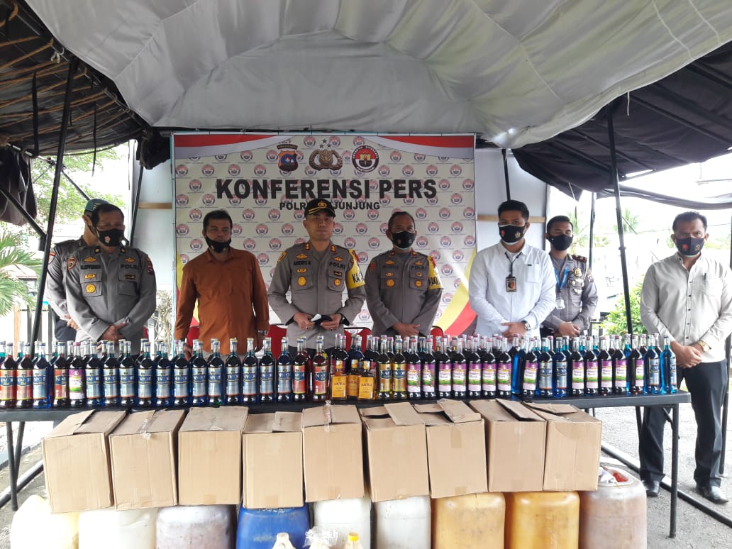 Polres Sijunjung Amankan Ratusan Botol Miras – Beritasumbar.com