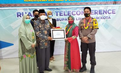 Ketua Bhayangkari 50 Kota Terima Penghargaan Wastra – Beritasumbar.com