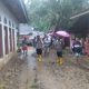 Turun Tinjau Lokasi Banjir Dan Longsor, Kapolres Pessel Serahkan Bantuan – Beritasumbar.com