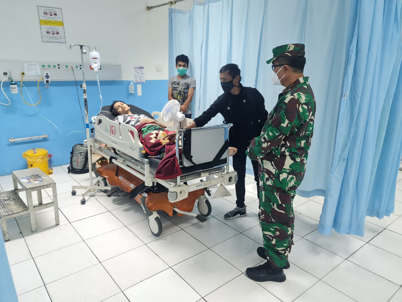 Dirujuk ke RS M Djamil, Pasien Lutut Besar Dibezuk Danlantamal Padang – Beritasumbar.com