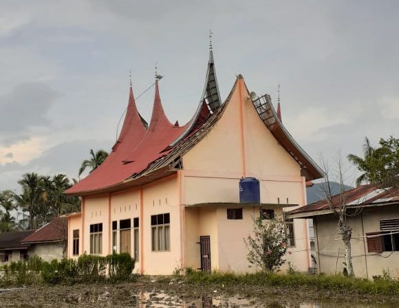Pasca Bencana Angin Kencang, Kantor Wali Nagari Sungai Balantiak Belum Diperbaiki. – Beritasumbar.com