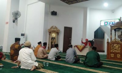 Ustadz Orange, Sampaikan Tausiah di Masjid Terapung Samudera Ilahi Carocok – Beritasumbar.com