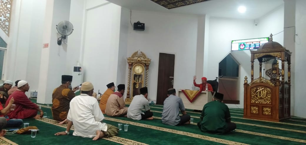 Ustadz Orange, Sampaikan Tausiah di Masjid Terapung Samudera Ilahi Carocok – Beritasumbar.com