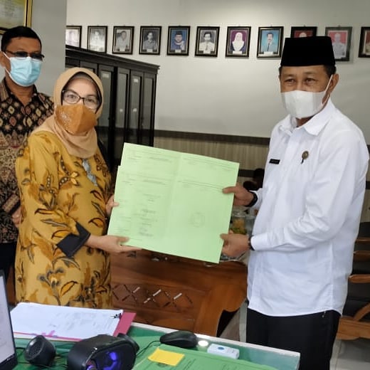 BPN Padang Panjang Serahkan Sertifikat Tanah MAN 3 Padang Panjang – Beritasumbar.com