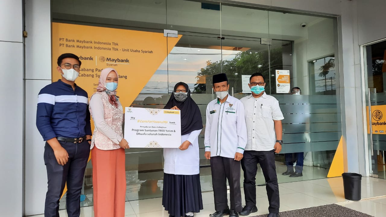 Di Padang Kerjasama Dengan Baznas Program Ramadhan UUS Maybank Indonesia dan Maybank Islamic Jangkau Ribuan Penerima Bantuan