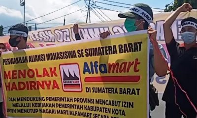 Dituding Berafiliasi dengan Alfamart, Puluhan Pedagang Demo Tolak Nagari Mart