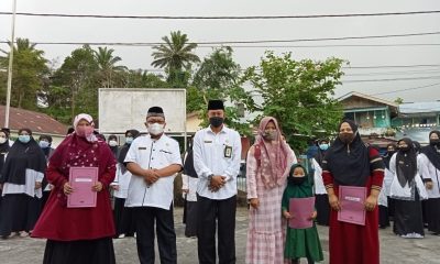 Kakankemenag Padang Panjang Serahkan Sertifikat Halal Kepada Pelaku Industri Kecil Menengah di Padang Panjang – Beritasumbar.com