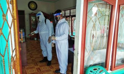 Kapolres Padang Pariaman Semprot Disinfektan di Seputar Rumah Warga Isolasi Mandiri – Beritasumbar.com