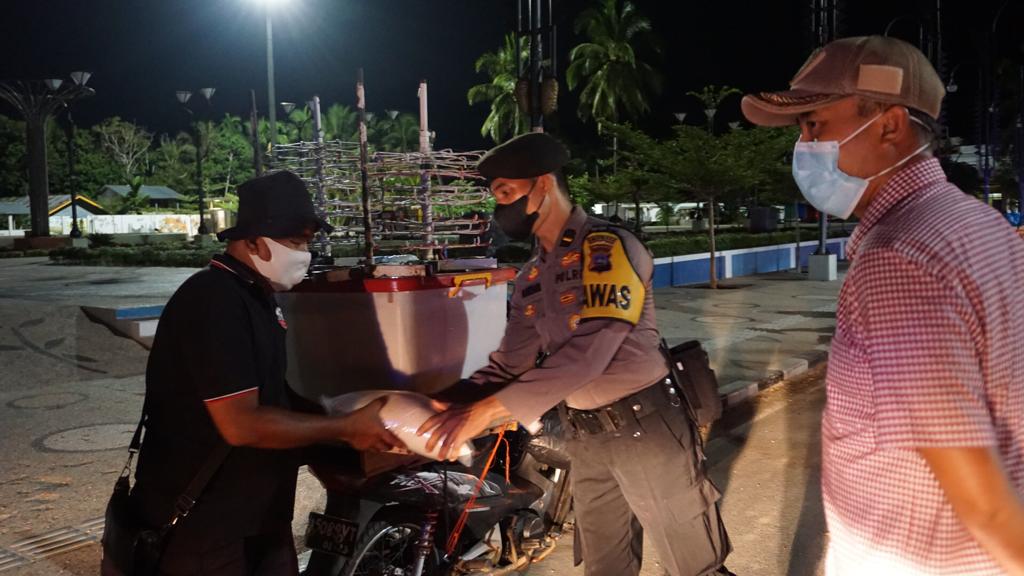 Kapolres Sijunjung Pimpin Gelar Patroli Skala Besar Pembagian Bansos Malam Ini – Beritasumbar.com