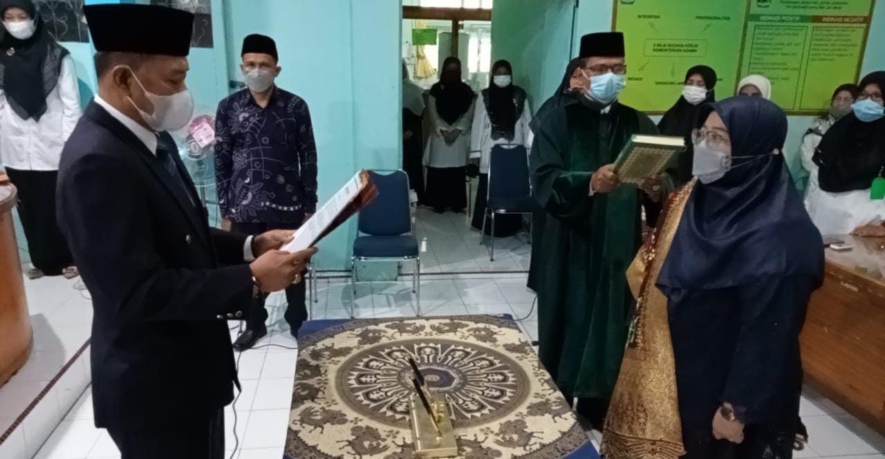 Kakankemenag Padang Panjang Lantik Emi Ratna Aprilana Sebagai Kasi Penmad – Beritasumbar.com