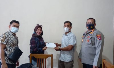 Peduli Kemanusiaan, Kapolres Padang Pariaman Berikan Bantuan Kepada Korban Kebakaran – Beritasumbar.com