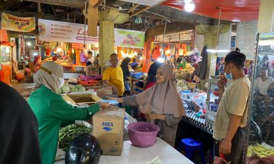 Sambil Berbagi Masker, Mahasiswa KKN Unand Edukasi Pentingnya Prokes Di Pasar Padang Lua – Beritasumbar.com